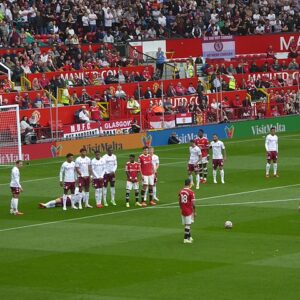 Der Fußball in der Kurve